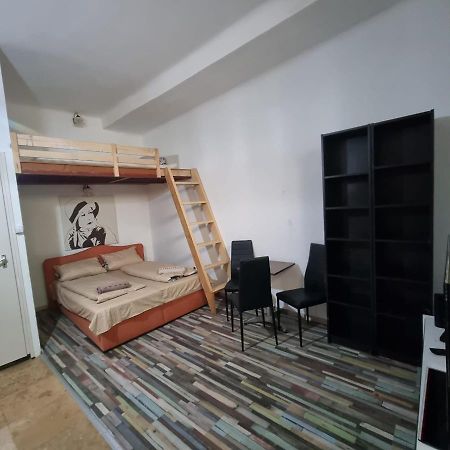 7Dab Apartment Bezeredj Contactless Self -Check-In บูดาเปสต์ ภายนอก รูปภาพ